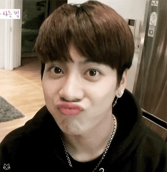 有没有王嘉尔可爱的当头像的那种照片鸭?