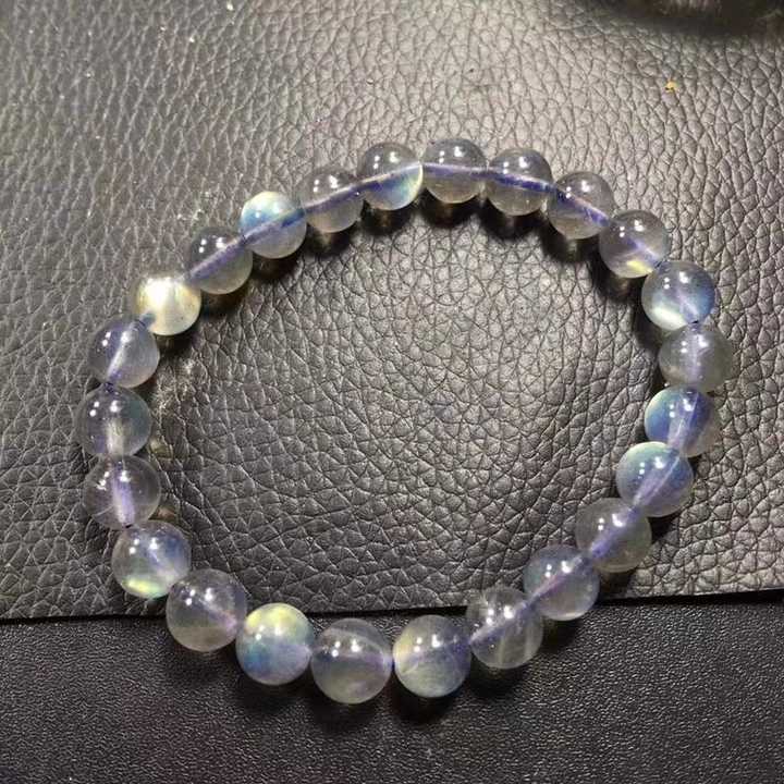 请问拉长石和蛋白石的区别是什么?
