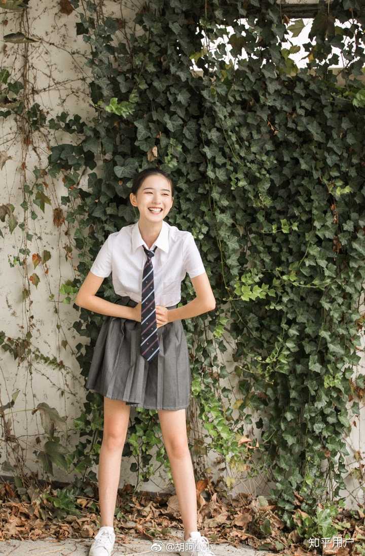 胡阿小小,抖音上一个超甜的小姐姐,重庆师范大学空乘礼仪专业,我觉得