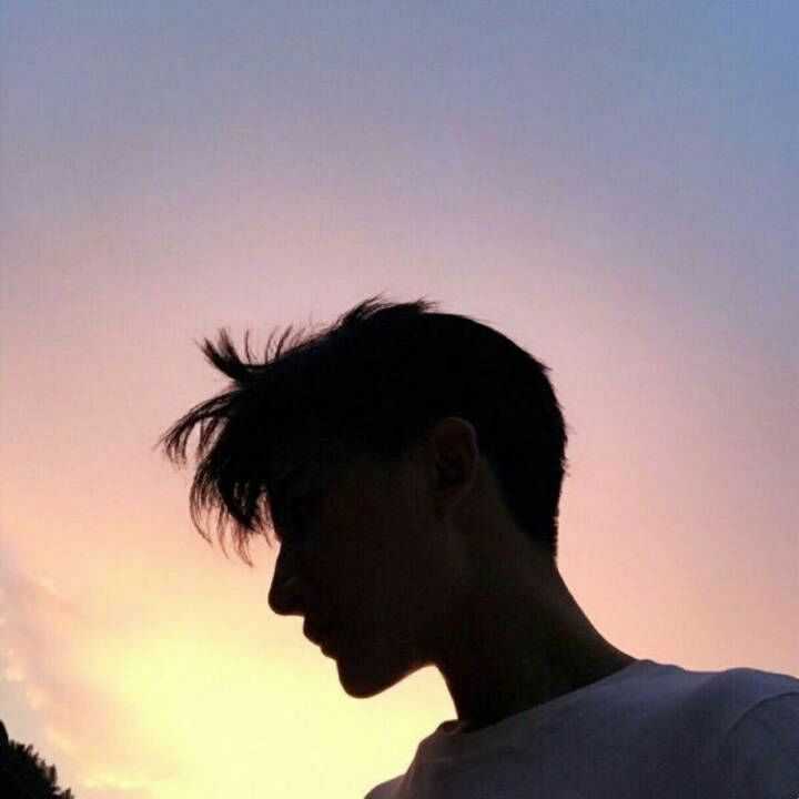有哪些好看的侧脸头像?