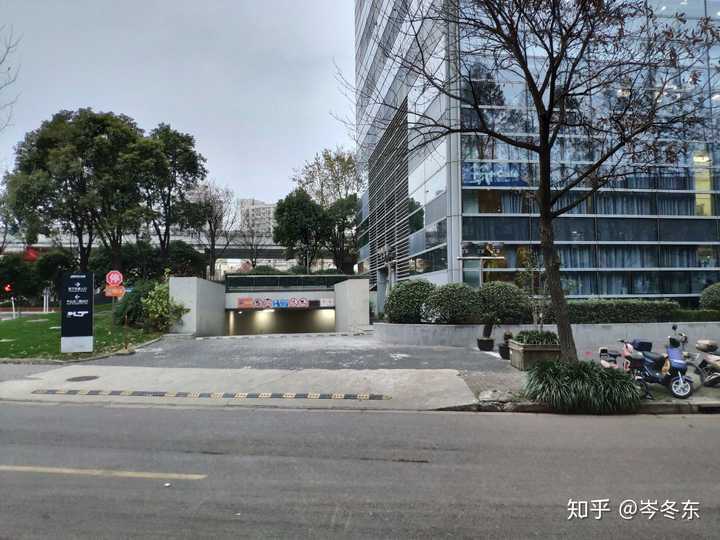 如何看待安藤忠雄设计的上海国际设计中心被评为第九届中国十大丑陋