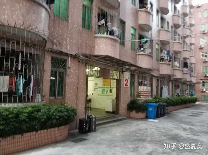 广东技术师范大学的宿舍条件如何?校区内有哪些生活设施?