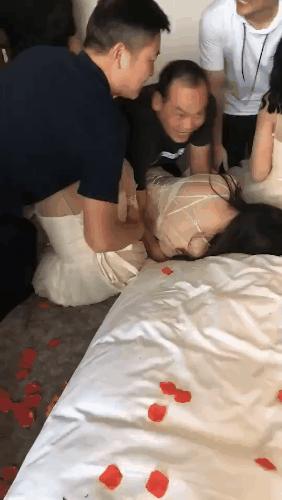 没人说一下"闹伴娘"这个陋习咩?