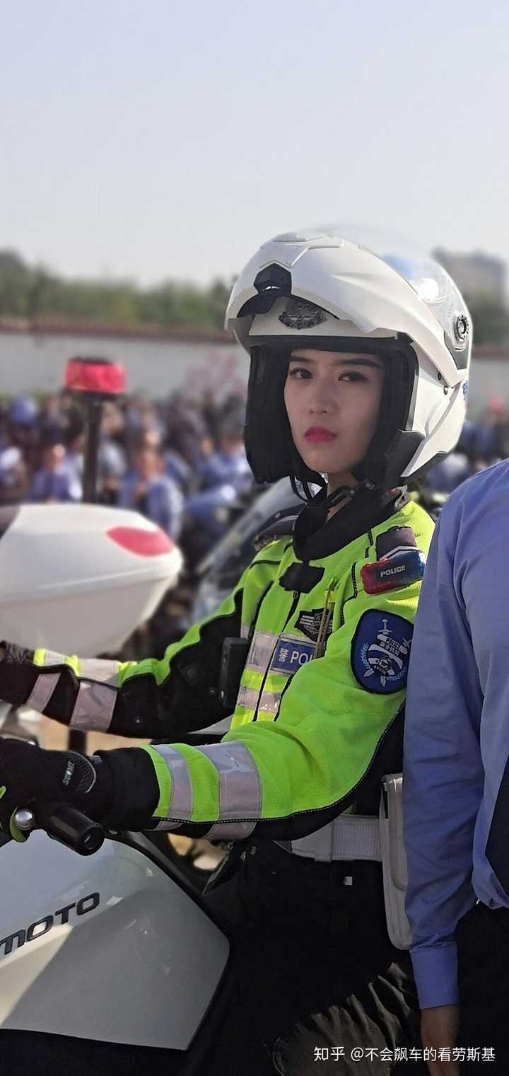执行某任务时遇见的超帅气的警察姐姐