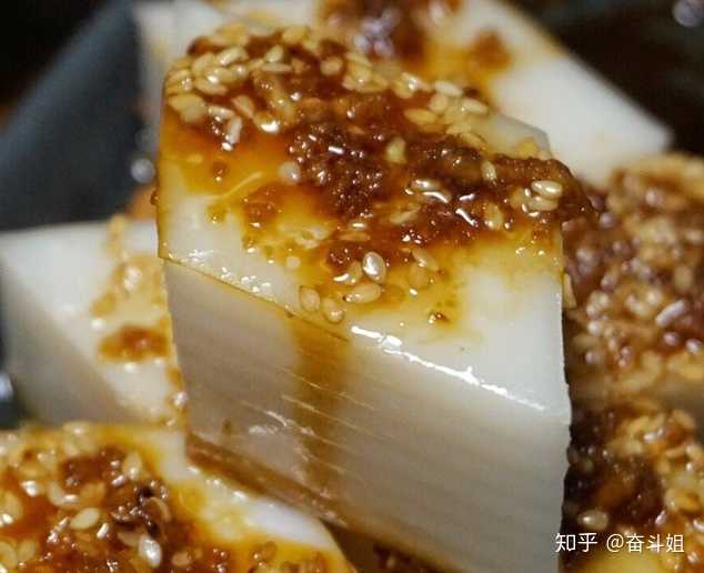化州牛杂汤绝配是当地细河粉,感觉有点像越南的河粉,但口感更细薄,把