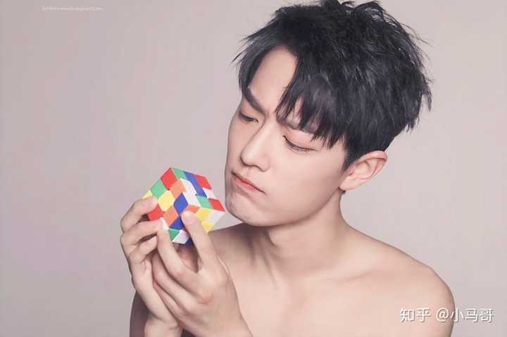 如何看待肖战粉丝在ins上抠图羽生结弦?
