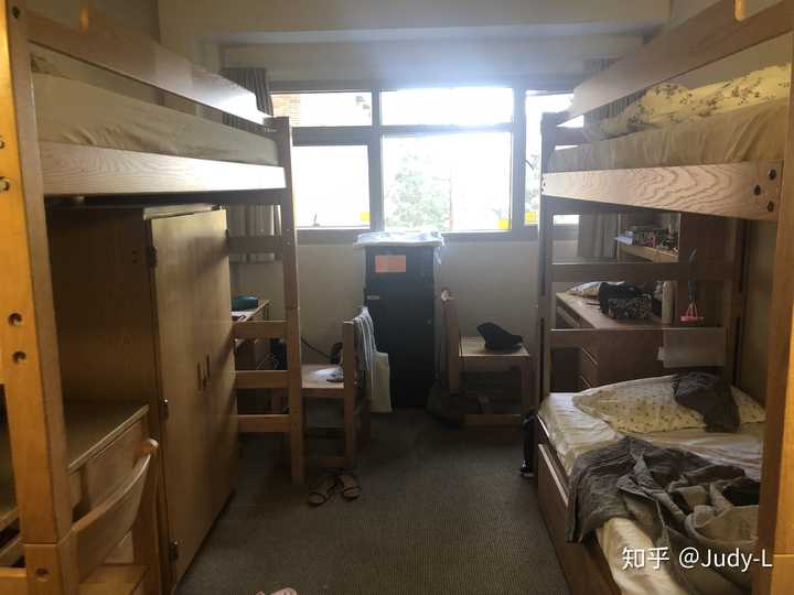 ucla的summer要求所有高中生都住在hedrick hall, 是男女混合的宿舍