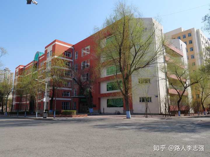 就这么不带自豪感地读到大三,发生了一件事,彻底改变了我对工大的看法
