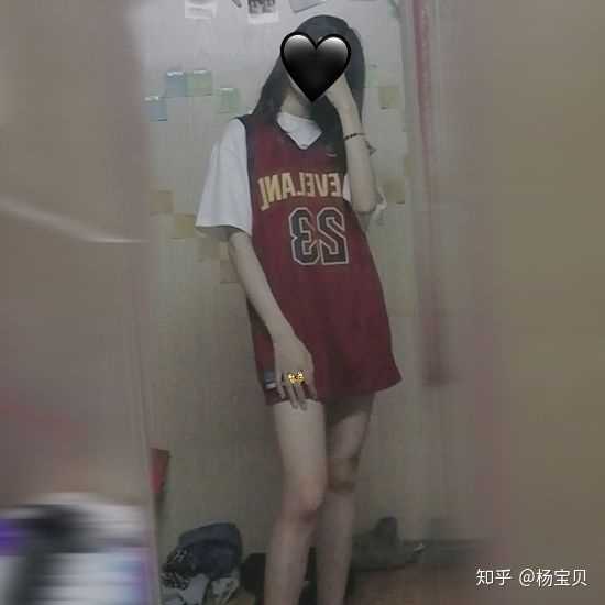 妹子怎样穿球衣好看?