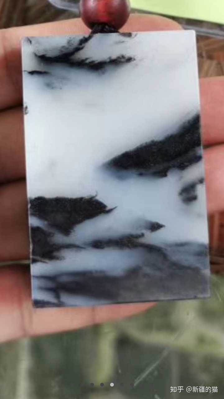 请问是不是新疆青花籽料?