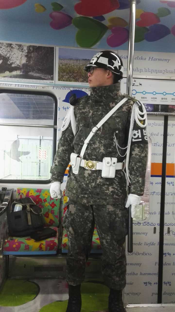 无论谁去这里都要携带身份证或护照接受宪兵检查,因为这里是边境地区
