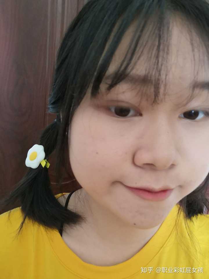 为什么遮半边脸的照片会比较好看?