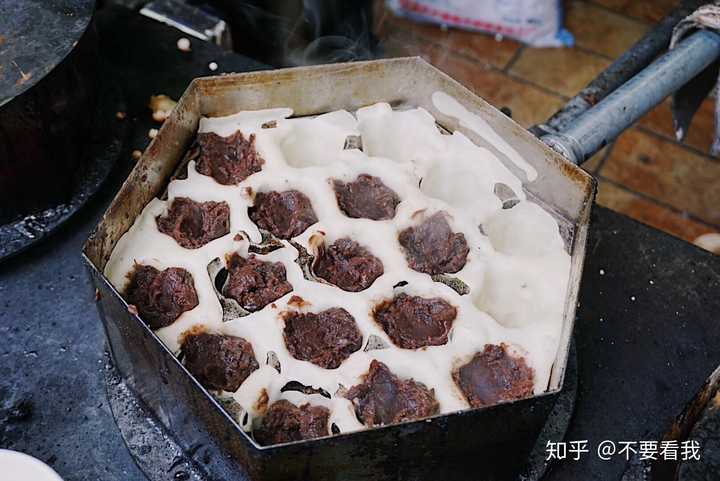 以上三个图片是老门东大名鼎鼎的陆氏梅花糕