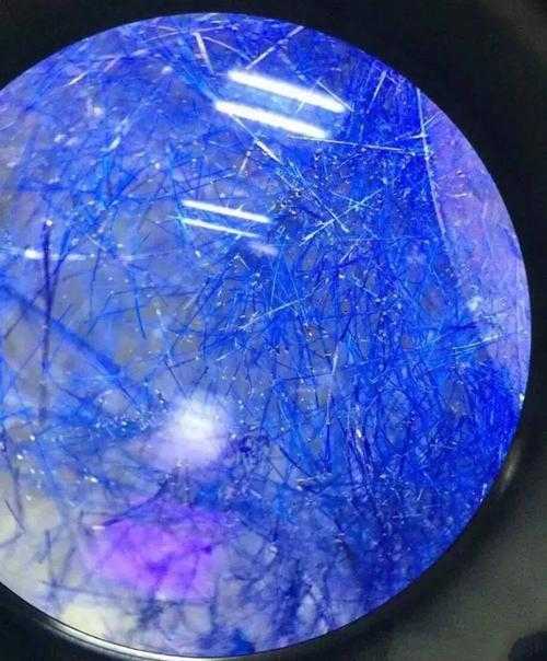 想问水晶坑的前辈蓝晶石蓝发晶蓝绒晶这三种是同一种吗