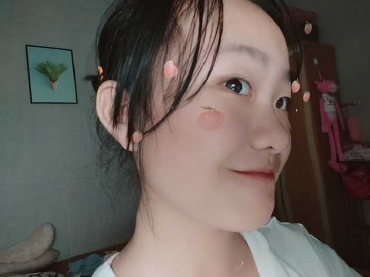 单眼皮肿眼泡塌鼻梁凸嘴巴大脸盘婴儿肥是什么样的?