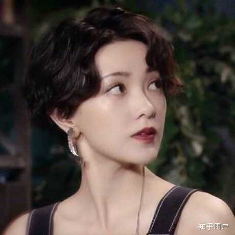 短发的郭采洁,看到这张图的一瞬间就被惊艳到了,漂亮的女星有很多,但
