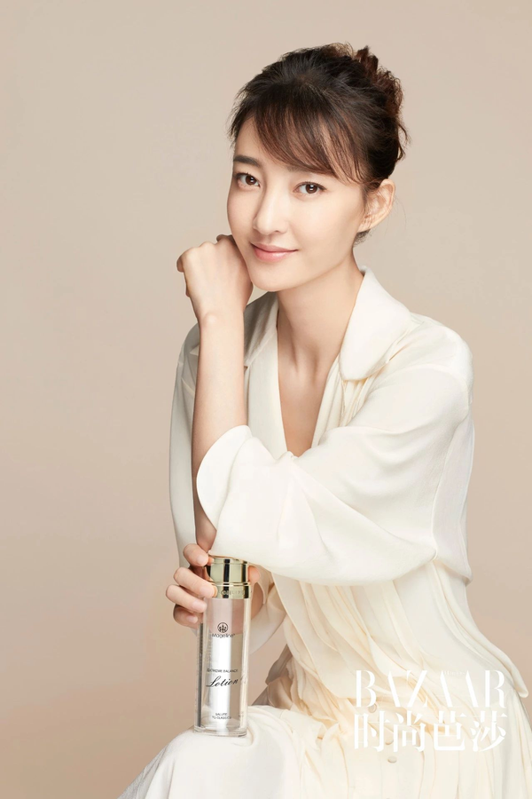 这个是我今年新签的代言人 素颜女神王丽坤