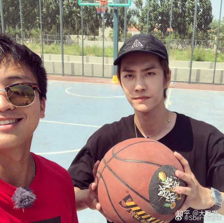 如何评价王一博素颜?