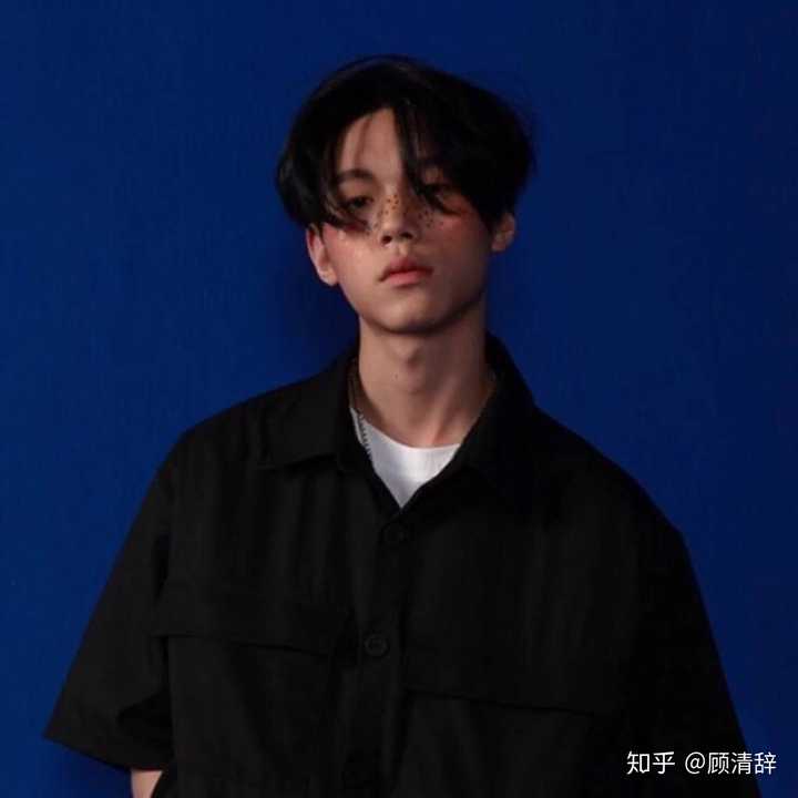 有哪些看起来比较成熟的男生头像?