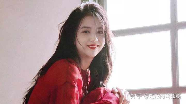 能详细介绍一下blackpink的jisoo吗?