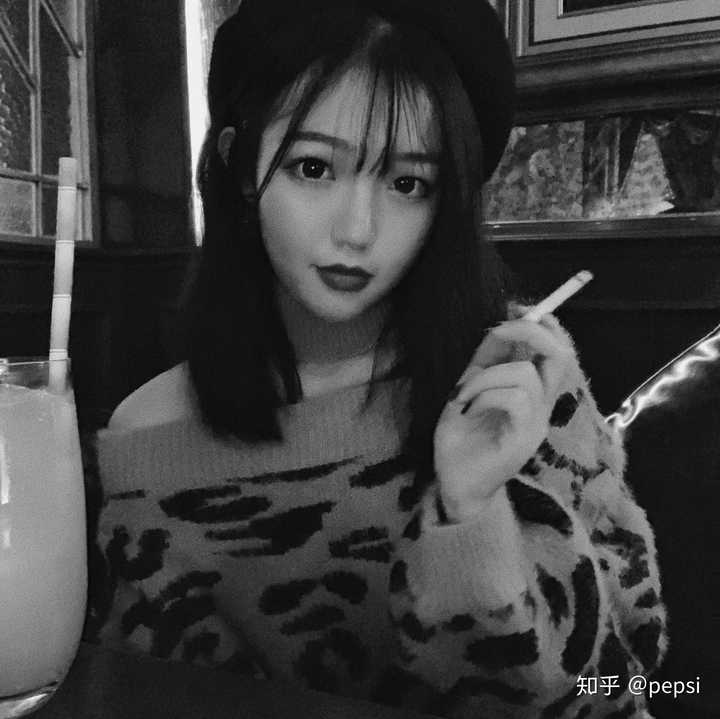 可爱的衣服都穿不了啦    总之抽烟和不抽烟都是大家可爱的女孩!