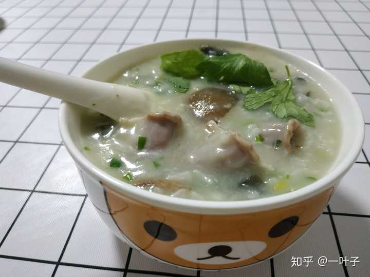 粉肠雪花皮蛋瘦肉粥