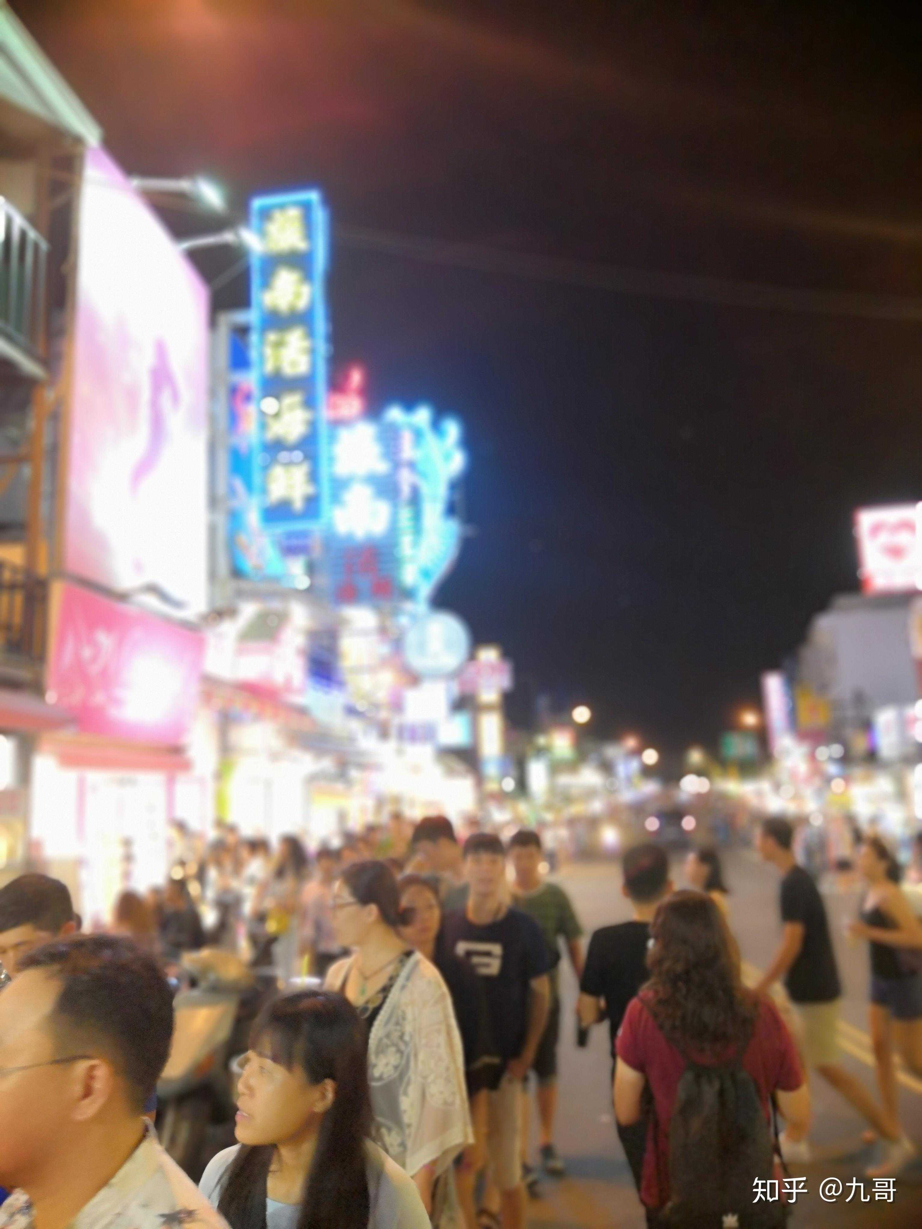 垦丁最南点还有灯塔和夜市