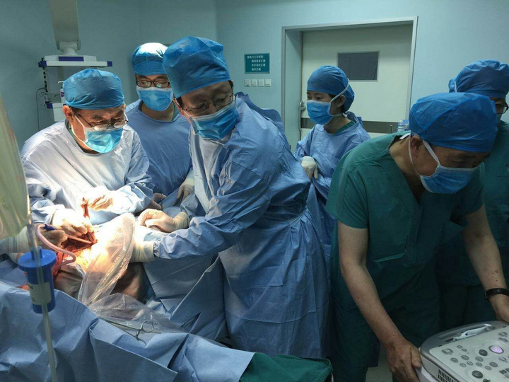 为什么在医院做手术,需要全裸穿病号服?