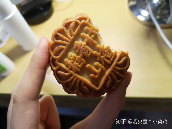 更新一下昨天和今天吃的月饼哈哈 中秋节之后还有人和我一样吃月饼吗
