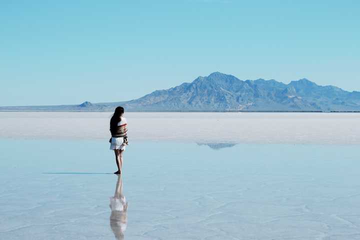 想在五月底去bonneville 看天空之镜,不知道盐带的积水干了没?