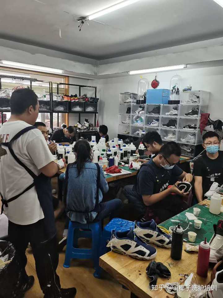 两个人想一起投资弄个洗鞋店,专门洗那种潮鞋aj yeezy gucci小白鞋