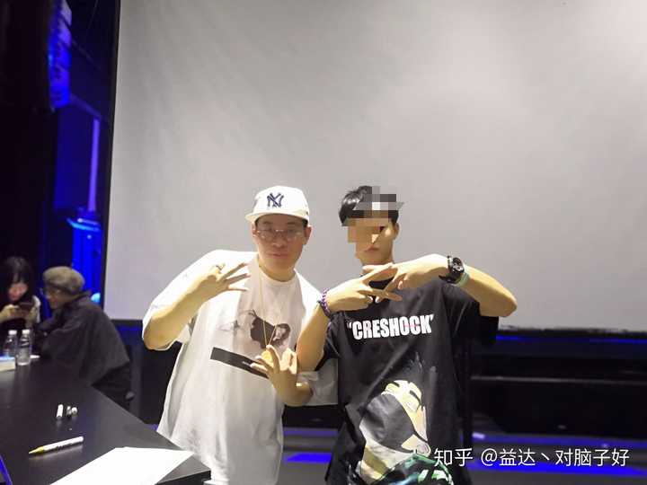 在街上遇到你喜欢的rapper怎么办?