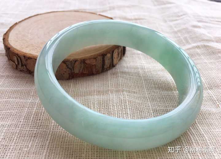 100万能买到买翡翠手镯吗?
