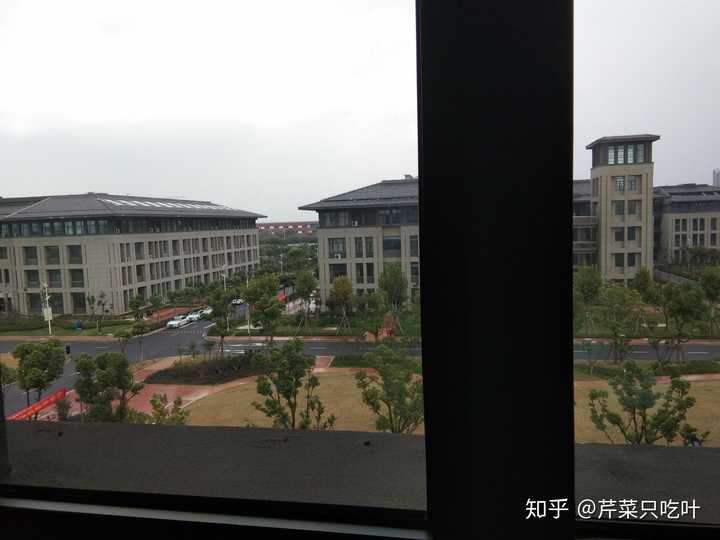 校区内有哪些生活设施?