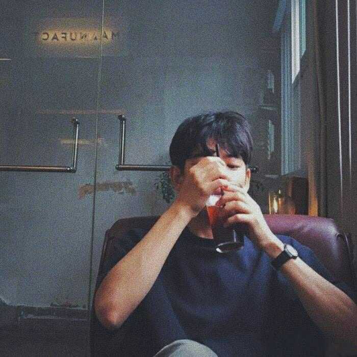 默默的去了qq和微信看了看男同学们的头像  然后我发现一个问题哈哈