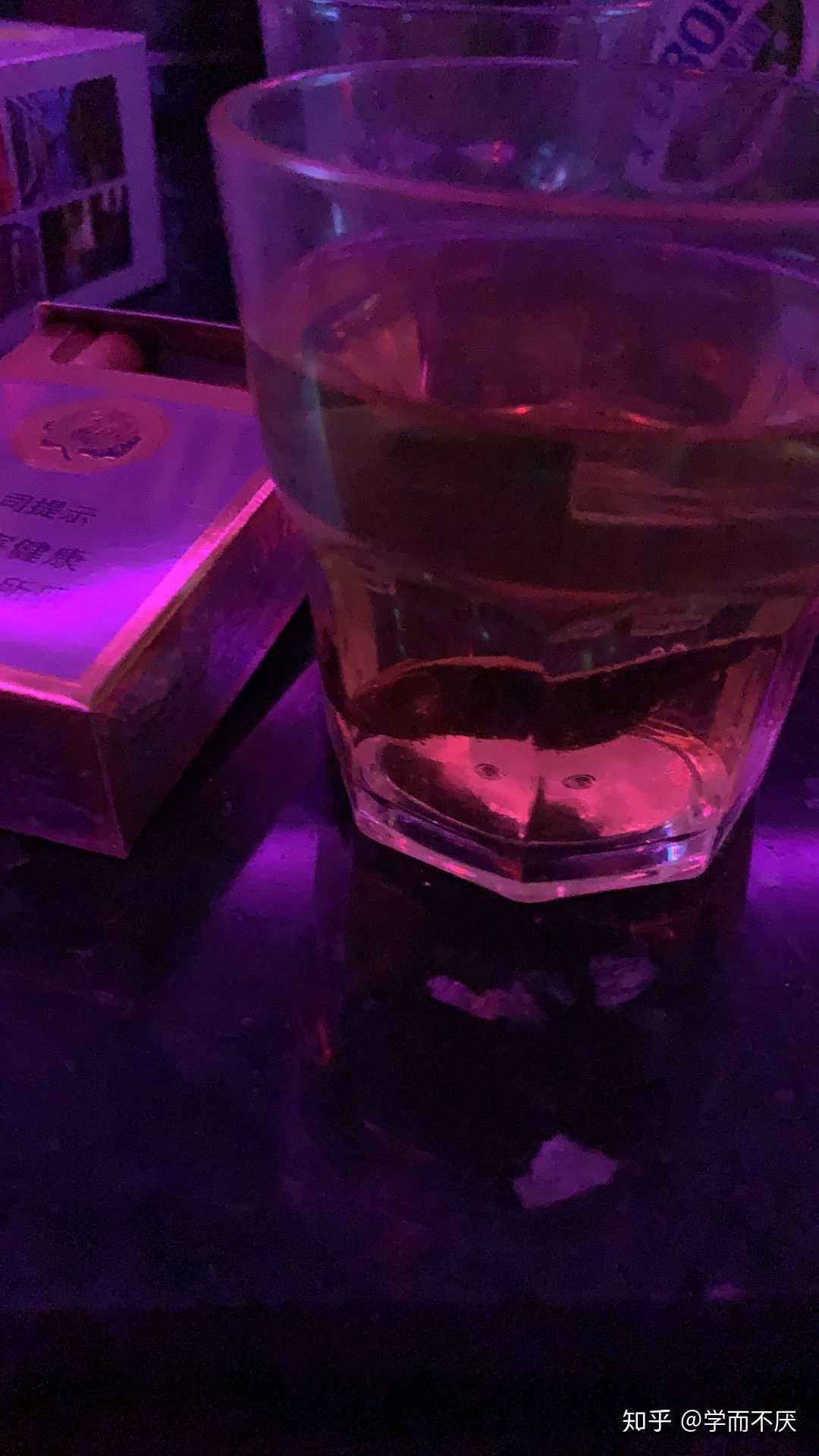清晨的粥 永远要比深夜的酒好喝 骗你的人也永远比爱你你的人会说