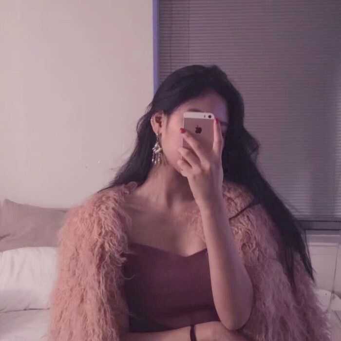有没有那种性冷淡风又有点a的壁纸或者女生头像?