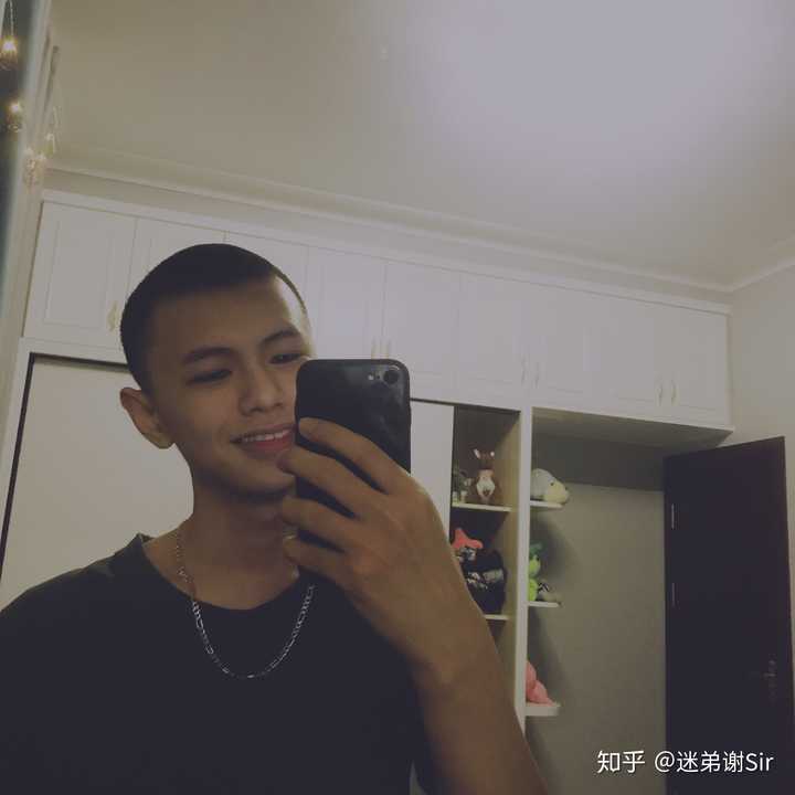 一直头发比较长的男生突然剪一个寸头是怎样的体验