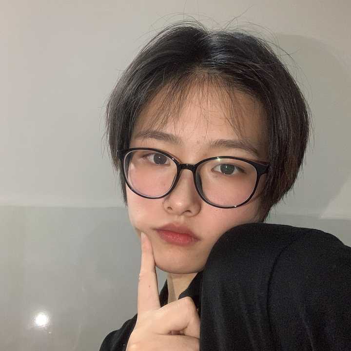 有哪些适合女生自拍的姿势?