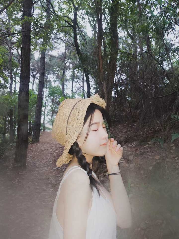 为什么萝莉脸大部分都是平胸的?