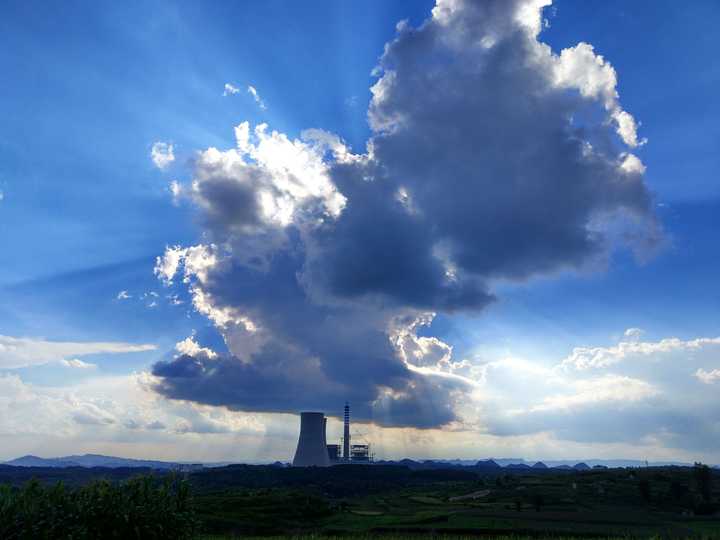 峡谷看起来没多深,其实是站在曾经的世界第一高铁路大桥→清水河大桥