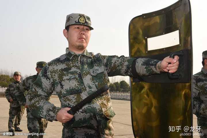 现代军队是否能够平息游戏《生化危机》里的丧尸爆发?