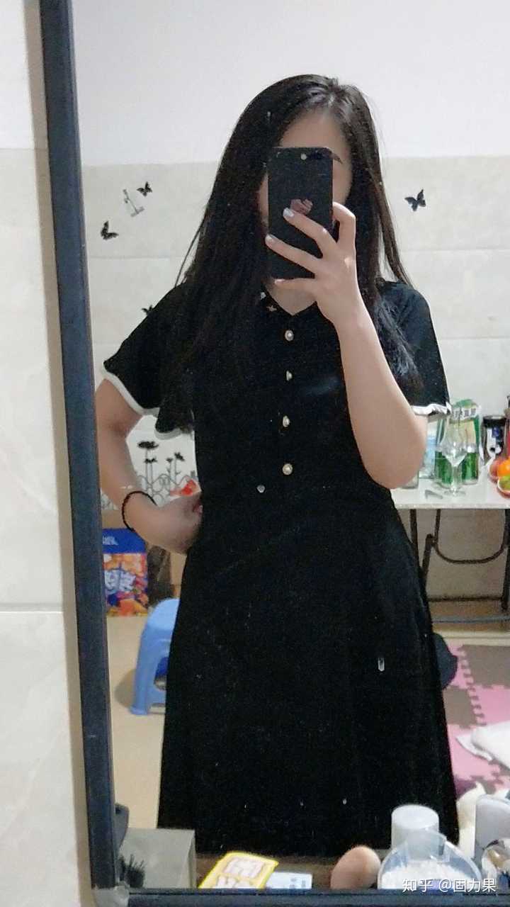 有点微胖的女孩穿什么样的衣服好看?