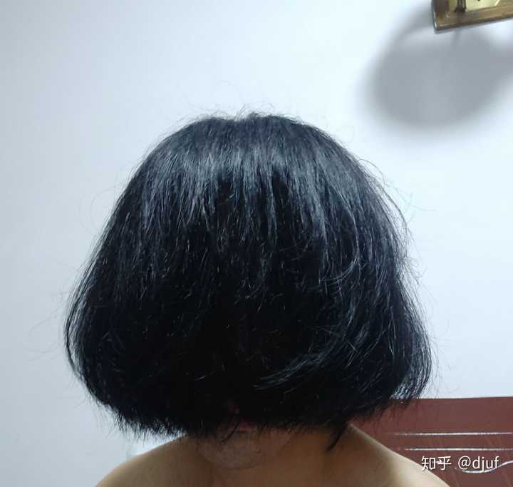 发量多的女孩子适合烫什么发型