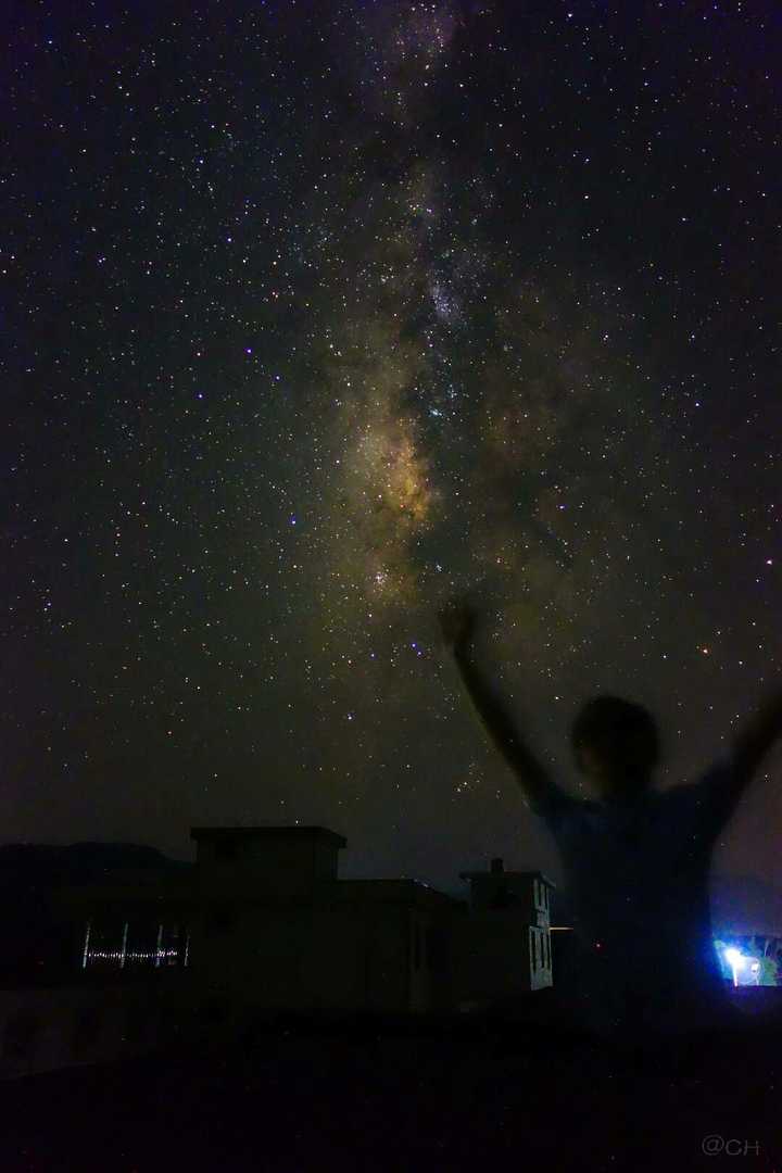 为什么一般的农村看不见完美的星空?