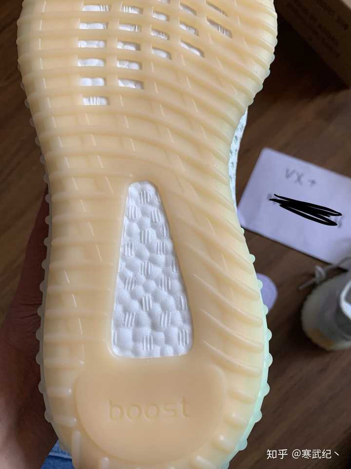 假aj1和假yeezy那个更容易被看出来?