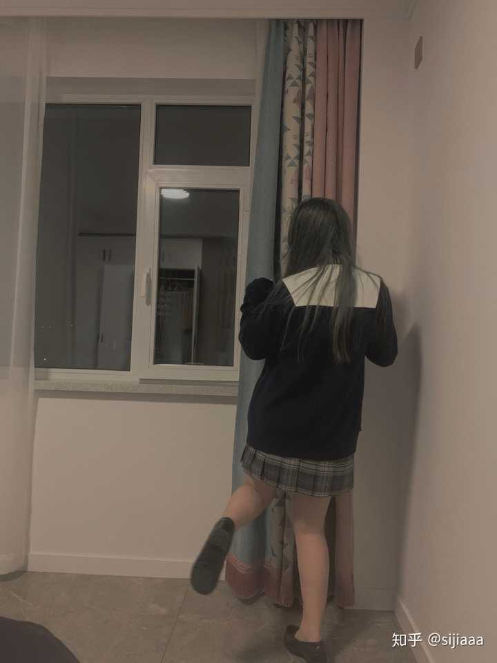 腿粗的女生可以穿jk制服嘛?
