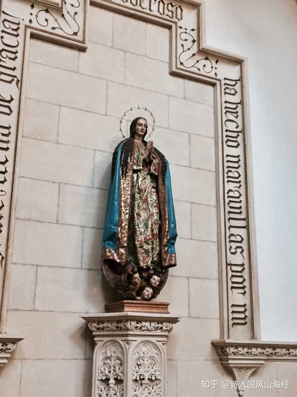 为什么我去天主教堂时看到的圣母玛利亚的人像脚下都有孩子的人头?