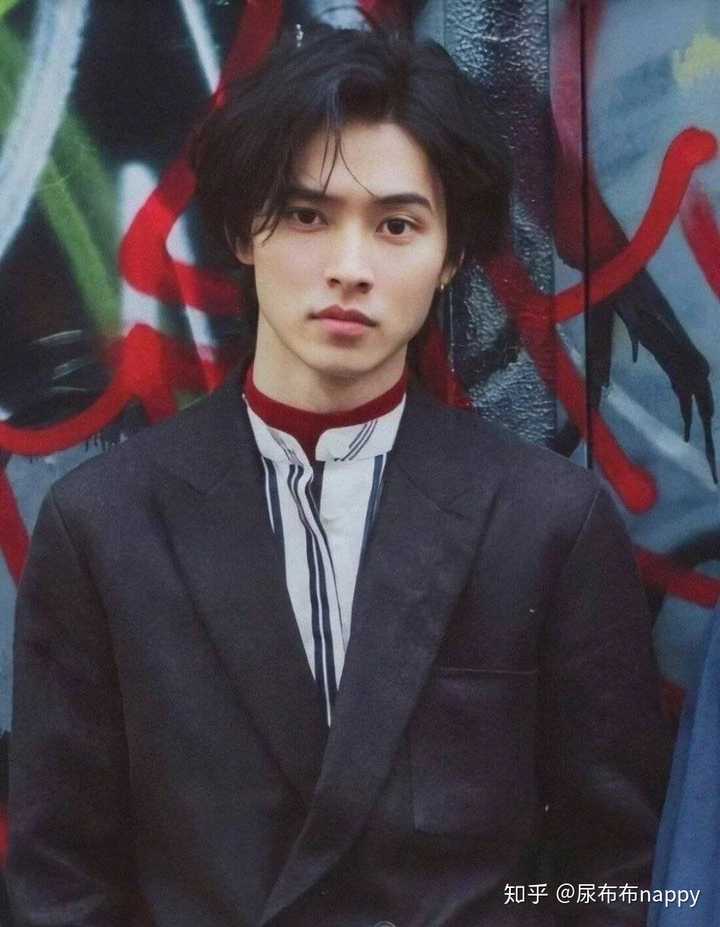 魏晨和山崎贤人长得像吗?