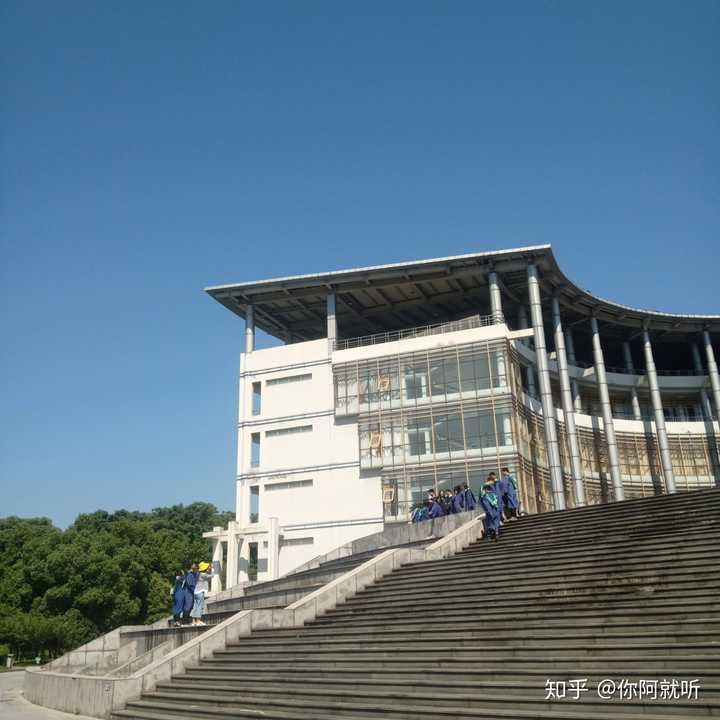 浙江农林大学的图书馆或教室环境如何?是否适合上自习